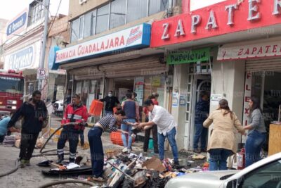 Se reporta incendio en la calle Morelos de la zona Centro de Fresnillo