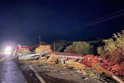 Dos camiones chocan durante la madrguada en la carretera federal 45