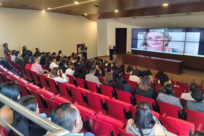 Conferencia magistral internacional: jueza italiana Paola Di Nicola Travaglini inspira a servidores públicos