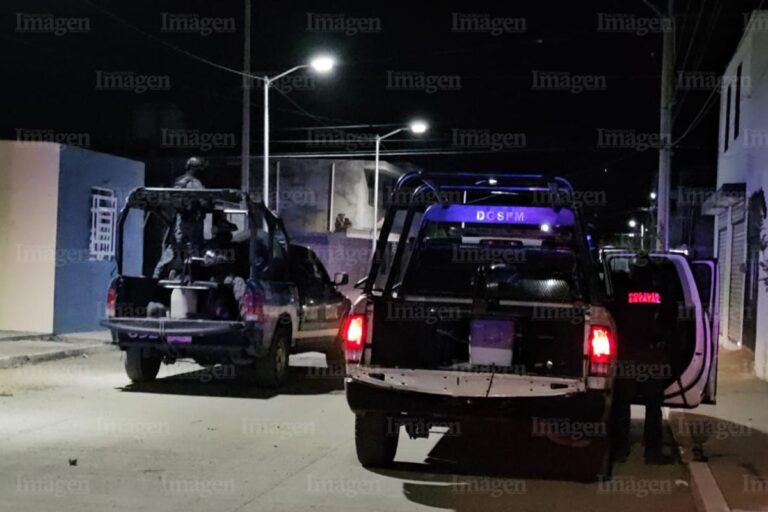 Policía Estatal Preventiva (PEP) de Fresnillo se cae de patrulla en movimiento