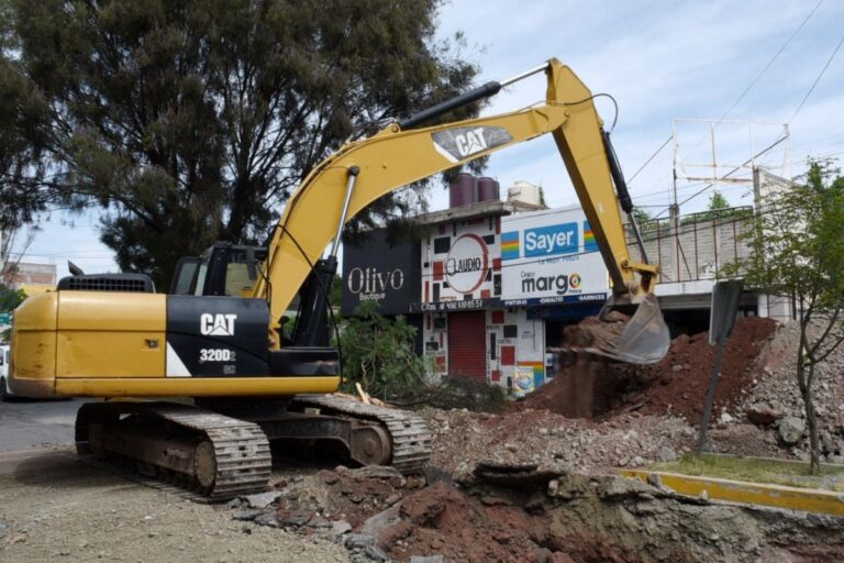 Intensifican excavaciones en socavón de la avenida García Salinas