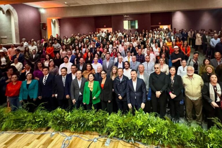Amalia García rinde informe legislativo con enfoque social