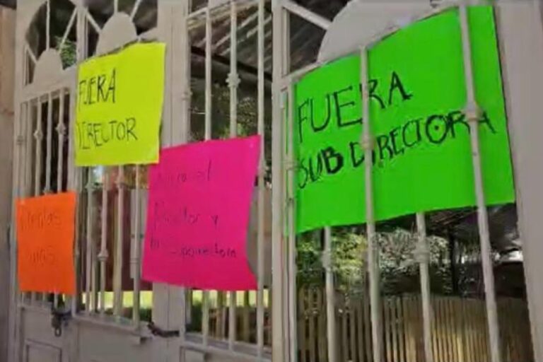 Padres toman la primaria Josefa Ortiz de Domínguez en Fresnillo