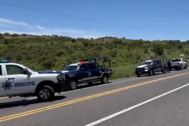 Comando armado asalta camión que transportaba hidrocarburos en Fresnillo