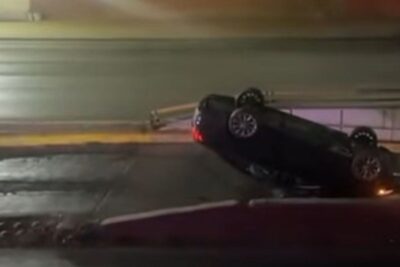 Volcadura en el bulevar ; ocupantes abandonan el vehículo en plena Navidad