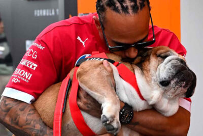 Lewis Hamilton publica emotivo mensaje por la muerte de su perro Roscoe
