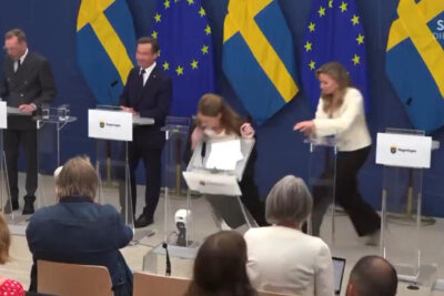 Video: Ministra sueca de Salud se desmaya en su toma de protesta