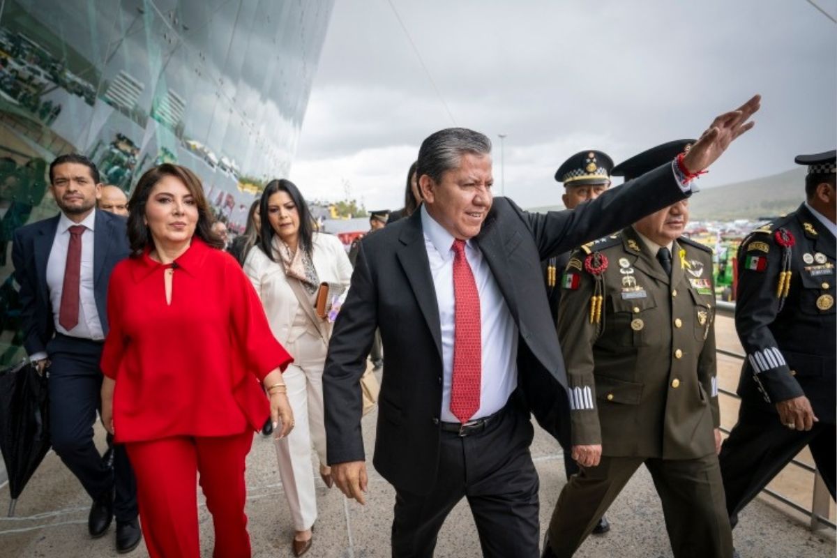 Monreal rinde cuatro informe; destaca obras, paz y desarrollo