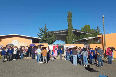 Toman la primaria 20 de Noviembre en Pánuco, Zacatecas, por falta de intendente