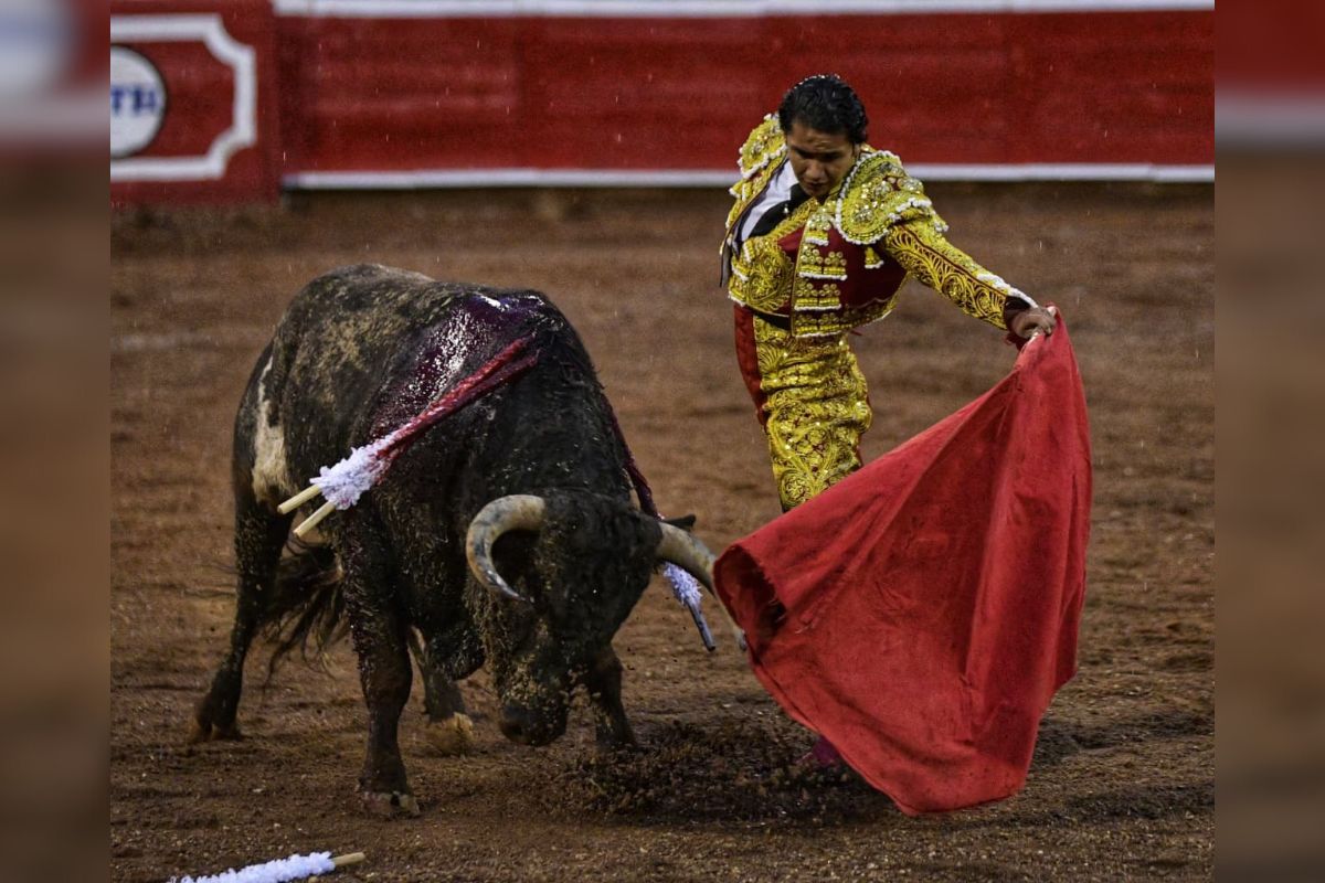 Se esforzó Juan Flores.