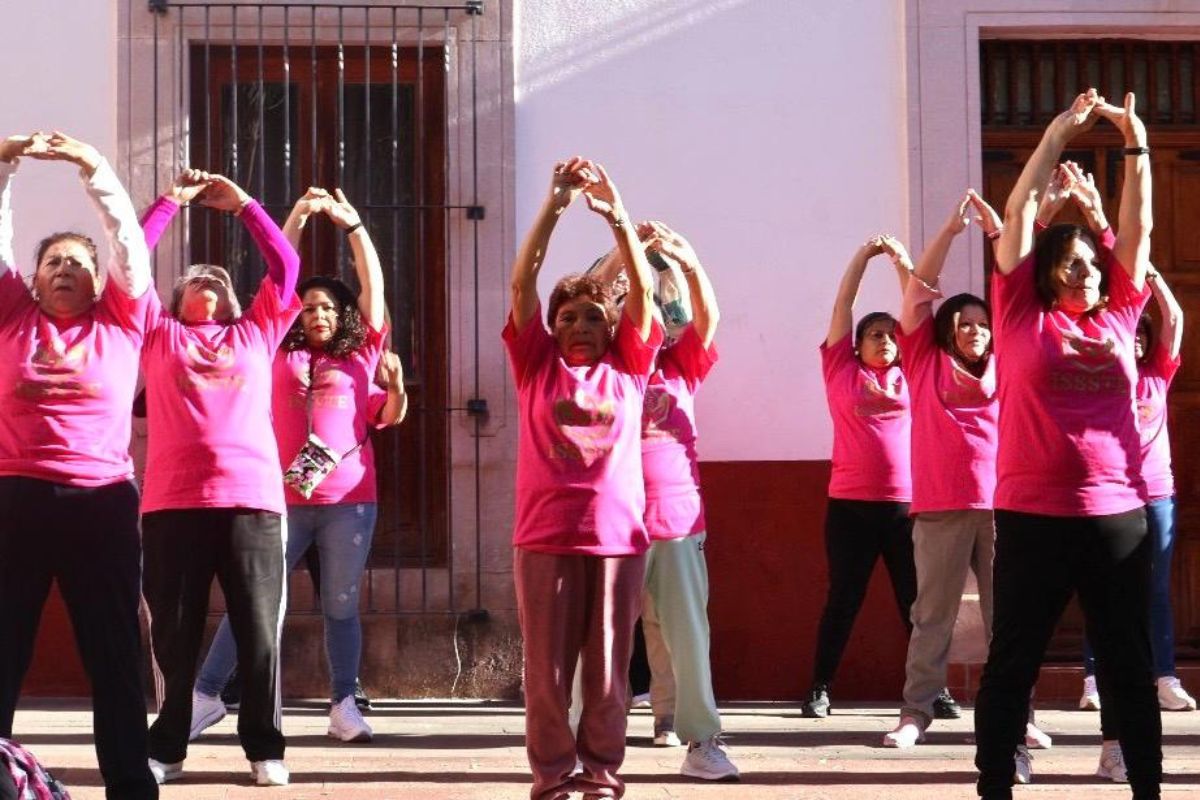 ISSSTE Zacatecas conmemora lucha contra cáncer de mama.