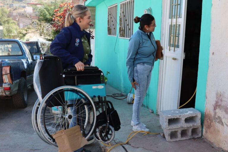 DIF Municipal entrega aparatos funcionales a capitalinos vulnerables