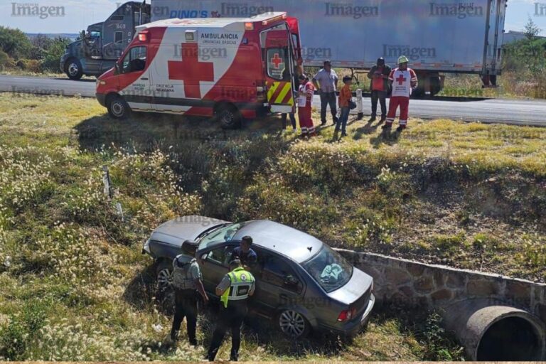Mujer termina lesionada tras accidente en la autopista cuatro carriles de Fresnillo