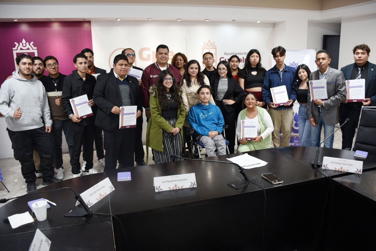 Jóvenes de Guadalupe debaten sobre impacto de inteligencia artificial.