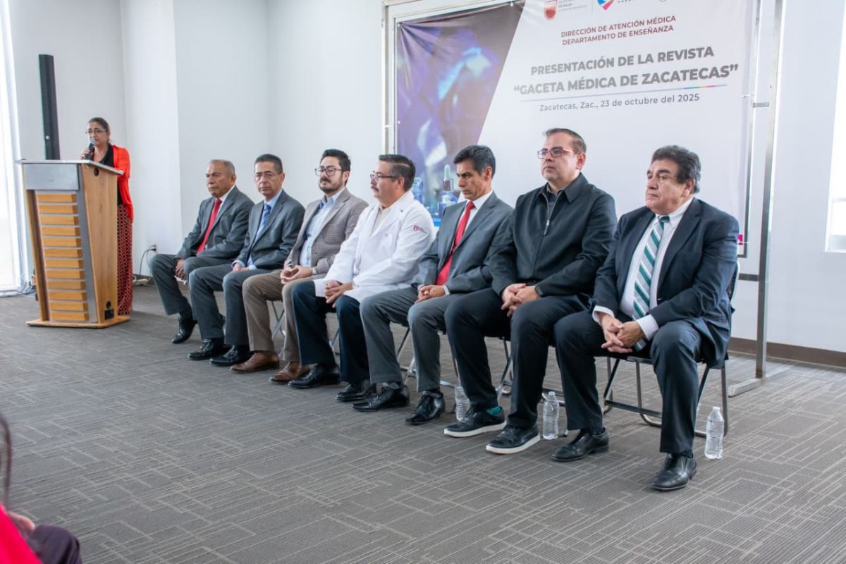 Presentan Gaceta Médica de Zacatecas.