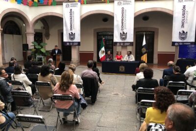 Reconocen a Emilia Recéndez por 50 años de excelencia académica
