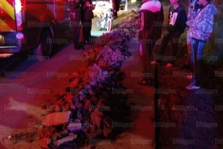 Tras falta de señalizaciones por parte del Ayuntamiento se estampa motociclista