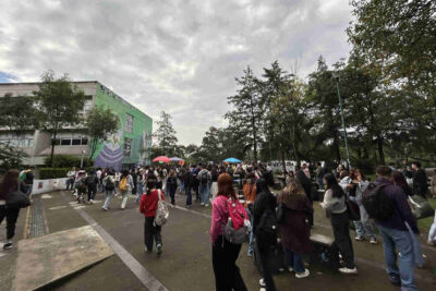 Desalojan la Facultad de Ciencias Políticas de la UNAM ante amenaza de bomba