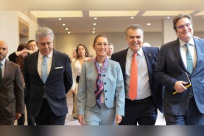 Sheinbaum se reúne con empresarios e integrantes del Foro Económico Mundial
