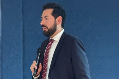 Diputado Santos González inaugura el Parlamento Universitario