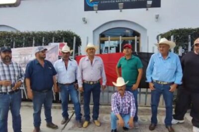 Agricultores toman oficinas de CONAGUA; amenazan con bloquear carreteras