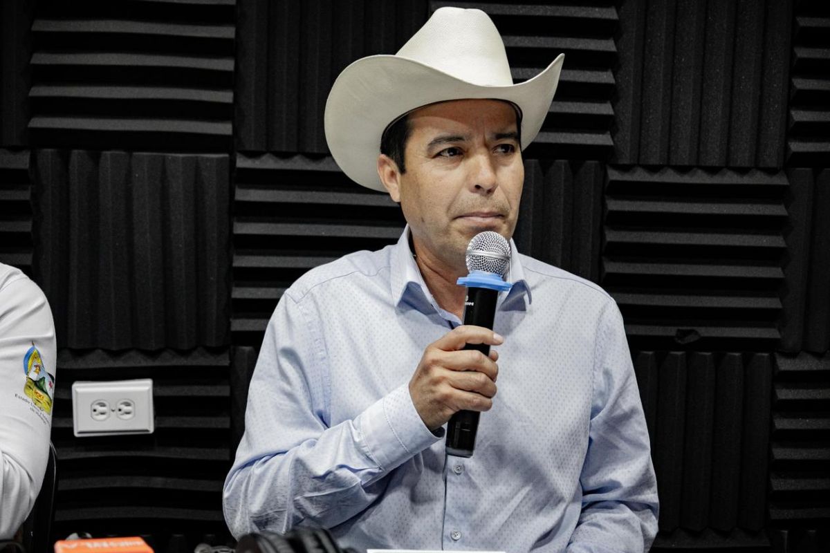 Orla Camino Rojo fortalece la comunicación comunitaria con la firma de convenio entre Radio Orla, el Ayuntamiento de Mazapil y el EMSAD San Tiburcio