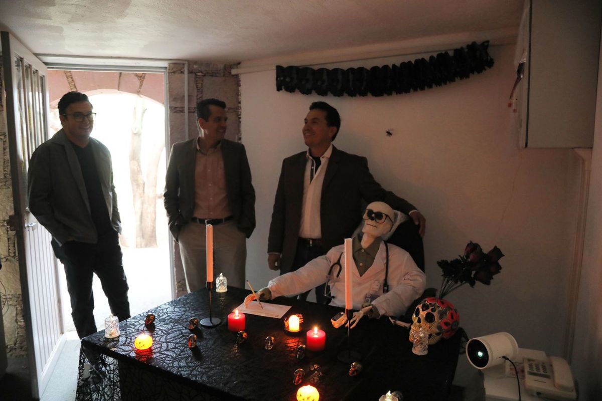 Cecofam recibe a niñas, niños y adolescentes con un recinto alusivo al Día de Muertos