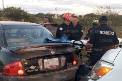 Camioneta arrolla a familia en motocicleta y huye en Fresnillo