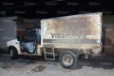 Incendio consume camioneta recolectora de basura en Villanueva; autoridades investigan causas
