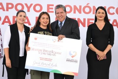 Entrega Gobernador uniformes y anuncia nueva beca educativa