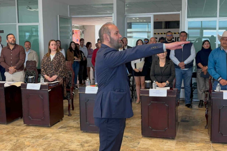 Javier Torres designa a René González como secretario de Desarrollo Económico