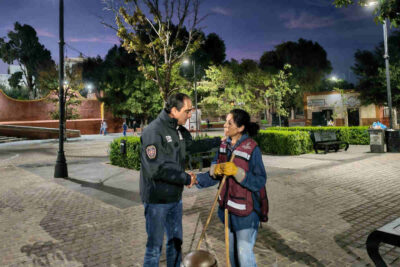 Pepe Saldívar supervisó la iluminación y limpieza del Jardín Juárez