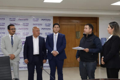 Realiza Miguel Varela cambios en gabinete municipal