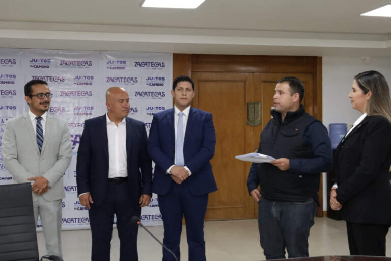 Realiza Miguel Varela cambios en gabinete municipal