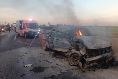 Reportan accidente e incendio vehicular en la carretera 54, a la altura de Laguna Seca