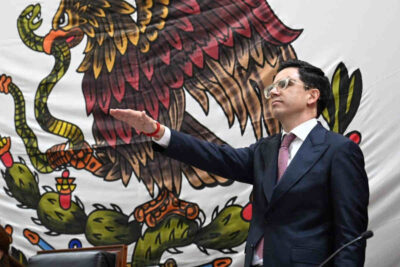 Reyes Mugüerza llama a la unidad y evita confrontación política