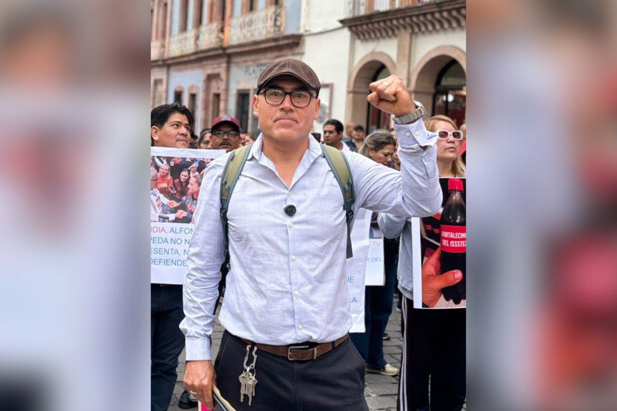 Filiberto Frausto, no se queda sentado y gestiona.