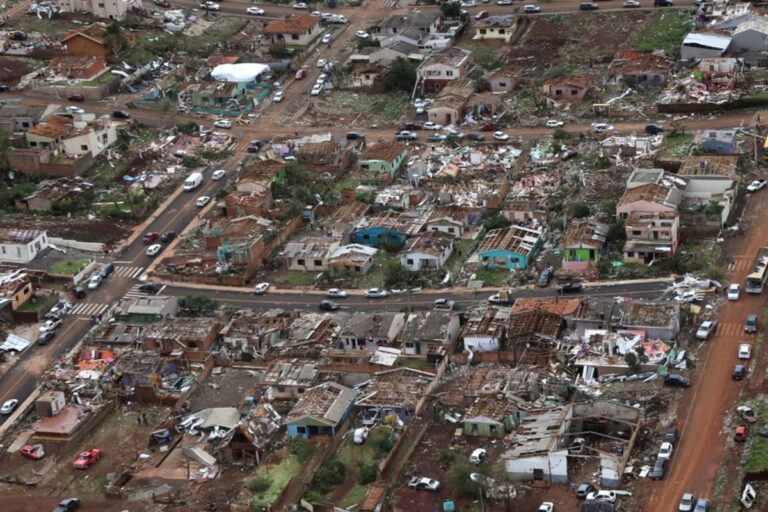 Tornado arrasa ciudad del sur de Brasil: seis muertos y más de 400 heridos