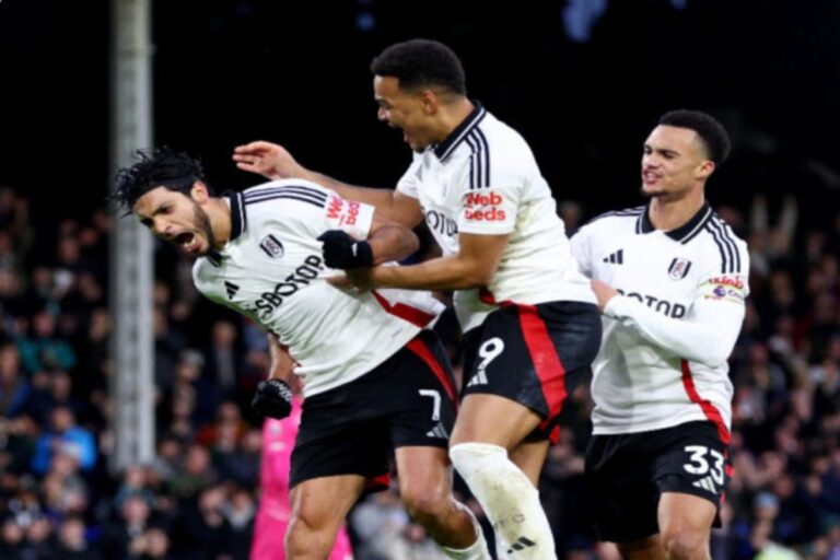 Raúl Jiménez brilla y sentencia el triunfo del Fulham