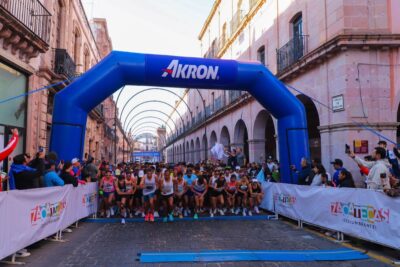 Más de dos mil atletas llenan de energía la Carrera AKRON Norte vs Sur 2025