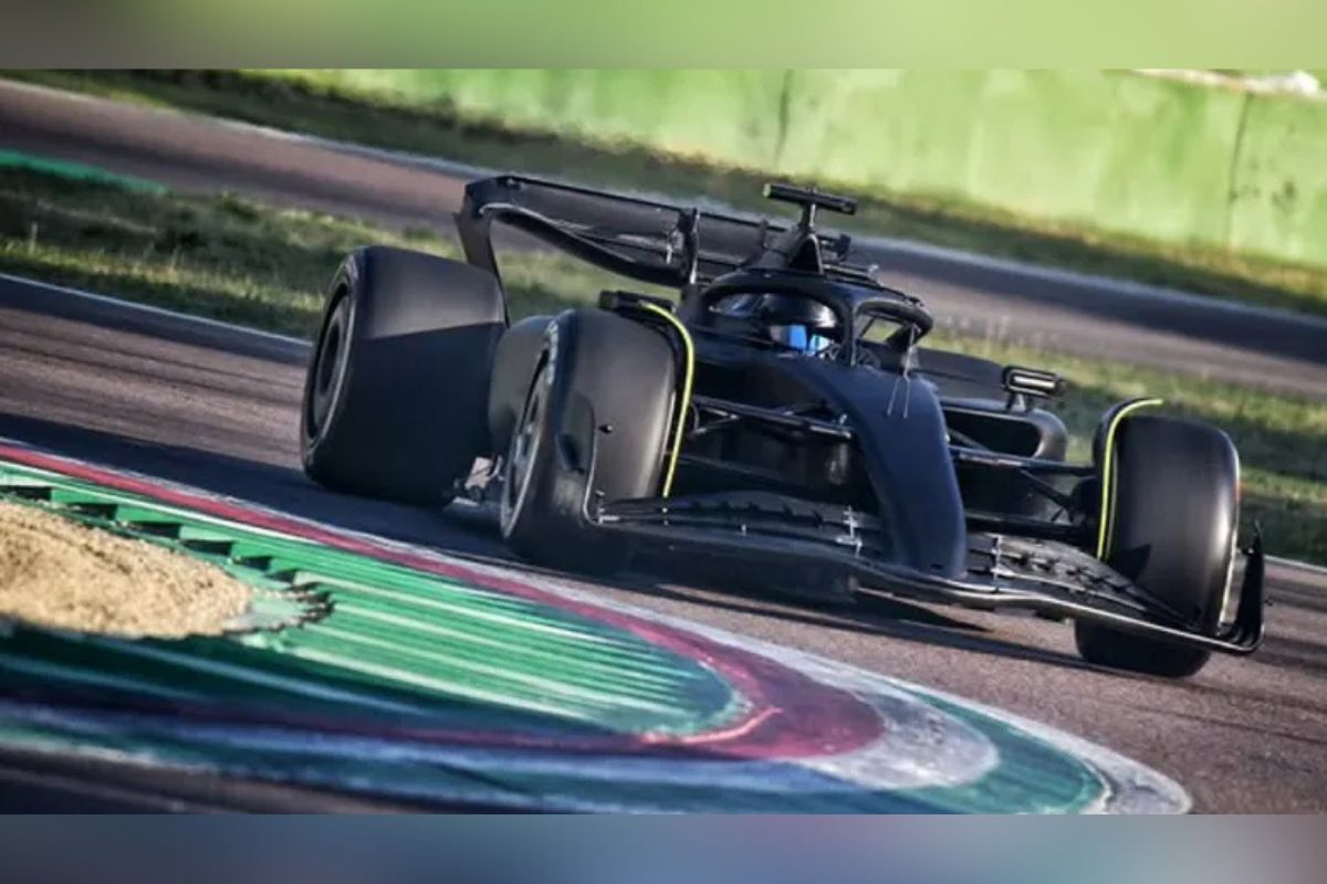 Checo Pérez muestra por primera vez los colores de Cadillac rumbo a la F1.