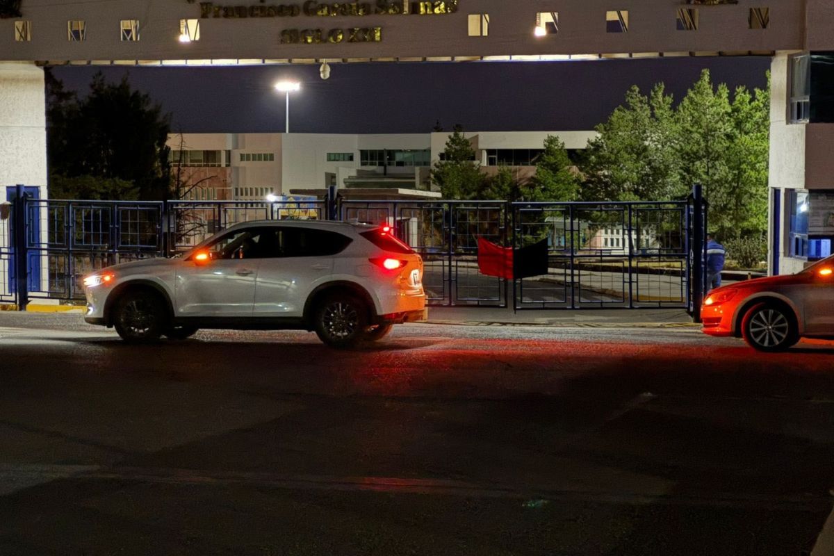 Docentes de Odontología de la UAZ paran labores y toman el campus Siglo XXI.