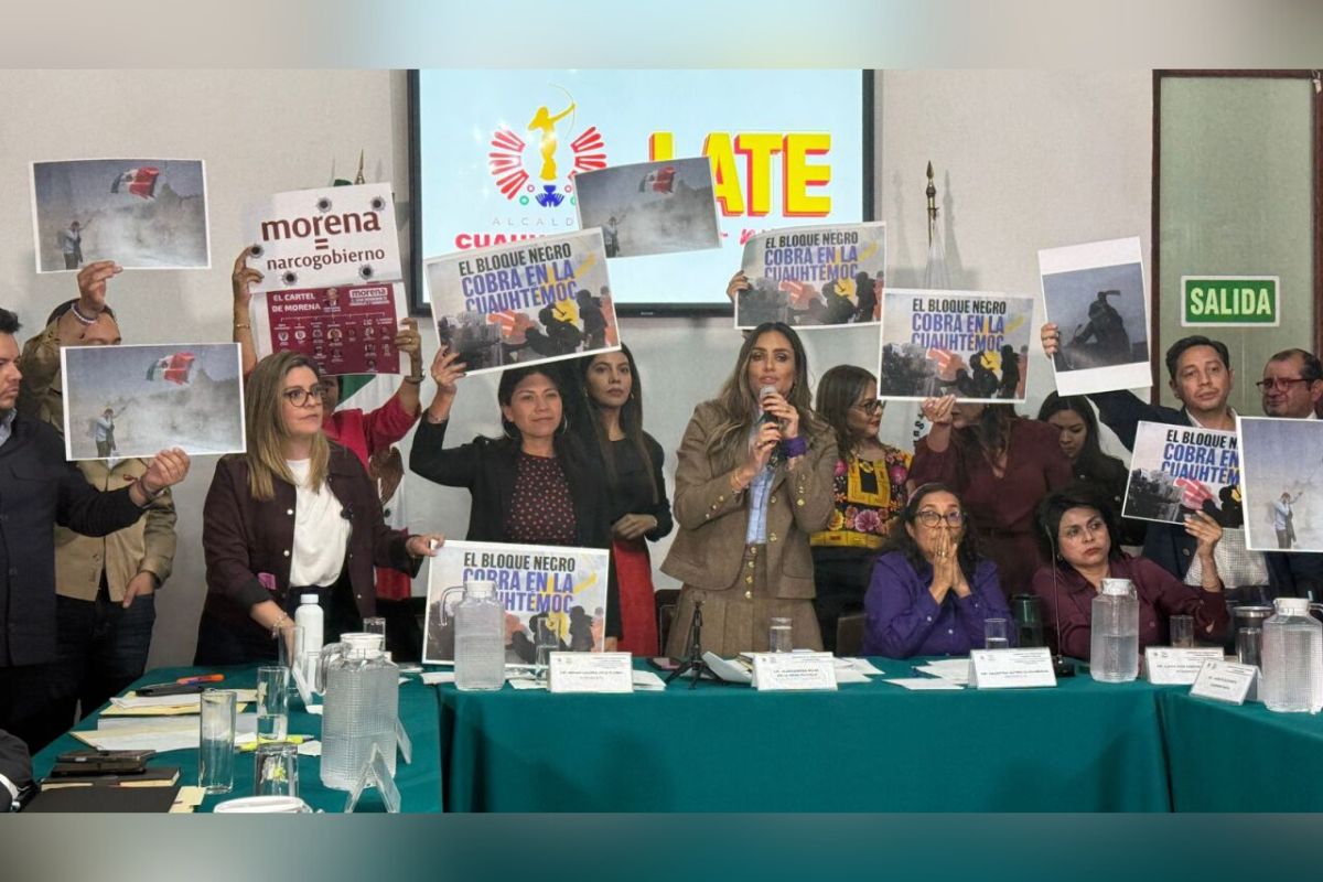 Rojo de la Vega rompe comparecencia en el Congreso CDMX en medio de acusaciones cruzadas.