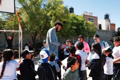 Charly Zesati motiva a estudiantes de Fresnillo a través del deporte