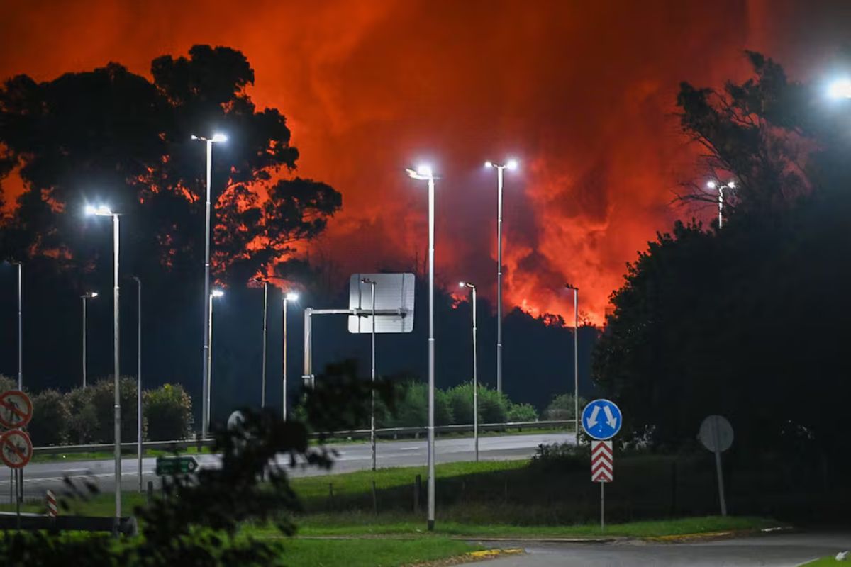 Explosión en parque industrial de Ezeiza deja 22 heridos y provoca masivo incendio.