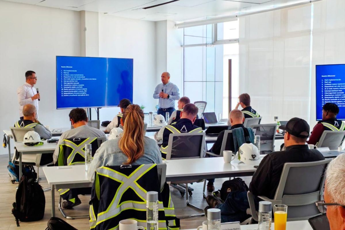 Expertos de cinco países se capacitan en minería digital en Quantum.