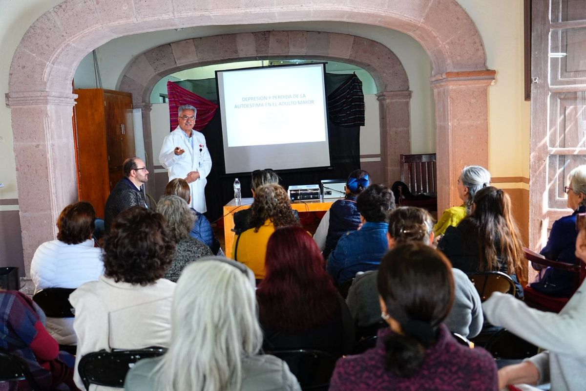 Issstezac acerca servicios médicos a jubilados con Feria de la Salud en tres municipios.