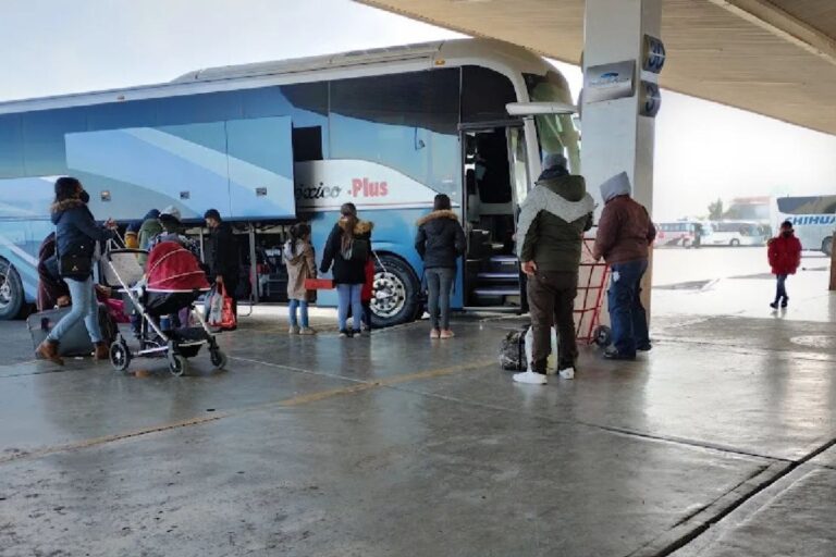 Líneas de autobuses alertan por bloqueos este lunes y piden anticipar viajes