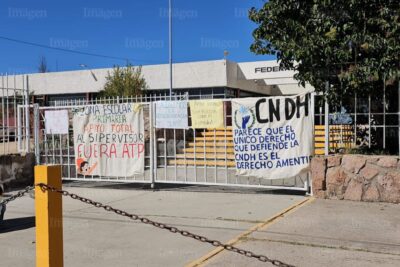Maestros toman la región federal y estatal de la secretaría de Educación de Zacatecas  (Seduzac) en Fresnillo