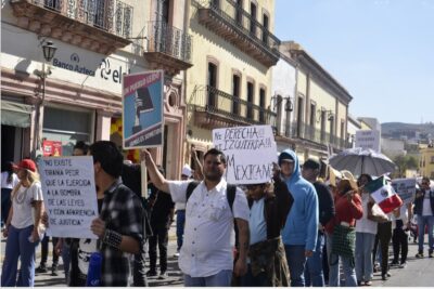 Cientos marchan para exigir fin a violencia y autoritarismo